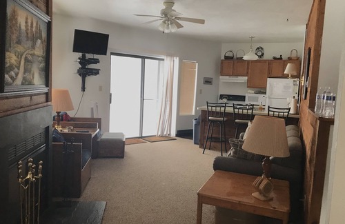 Hidden Valley Condo | Hidden Valley - Walk to Slopes and Pool - 2 BR with Fireplace + WIFI