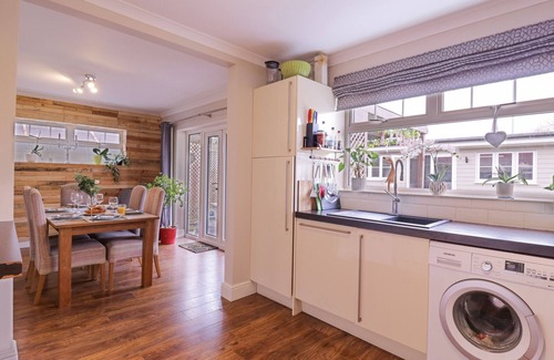 Walton on the Naze Cottage | HIDE AND SLEEP, pet friendly, with open fire in Frinton-On-Sea