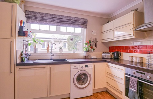 Walton on the Naze Cottage | HIDE AND SLEEP, pet friendly, with open fire in Frinton-On-Sea