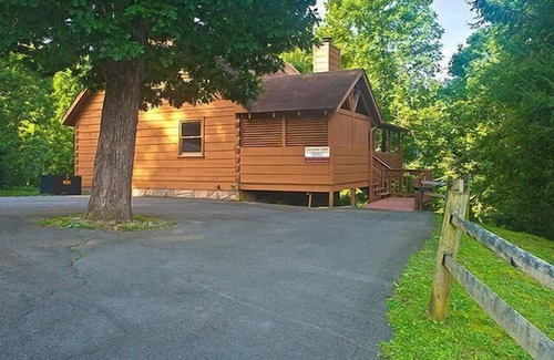 Gatlinburg - Pigeon Forge Cabin | Hide-Away: Quiet Resort Cabin - Brand New Hot Tub - Pet Friendly