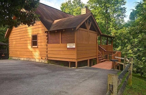 Gatlinburg - Pigeon Forge Cabin | Hide-Away: Quiet Resort Cabin - Brand New Hot Tub - Pet Friendly