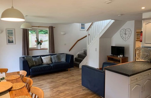 Saint Breward Cabin | Hideaway Lodge, Hengar Manor 4 bed sleeps 8-10