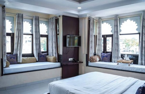 Lake Swaroop Sagar Hotel | Hide-in Udaipur