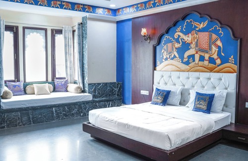 Lake Swaroop Sagar Hotel | Hide-in Udaipur