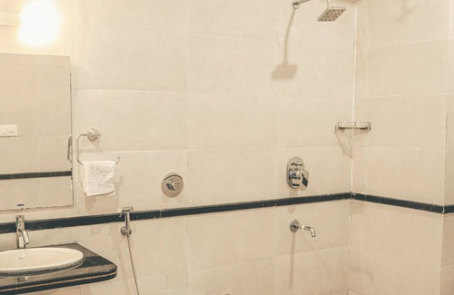 Lake Swaroop Sagar Hotel | Hide-in Udaipur