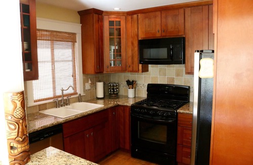 Eastside Santa Cruz House | Hideaway 1 BR/1 BA One Block from Beach, Snowbirds welcome