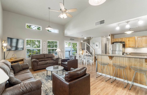 Sperry Cottage | Hideaway at CrossTimbers Marina