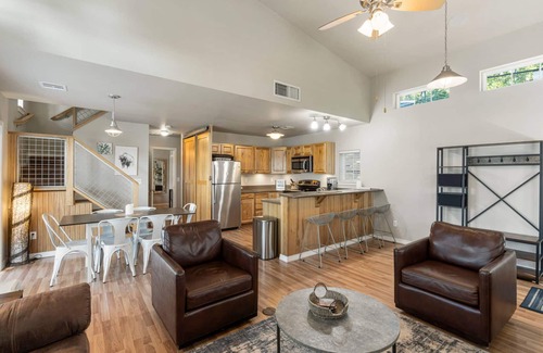 Sperry Cottage | Hideaway at CrossTimbers Marina