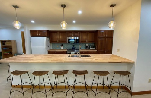 Lagoon Heights House | Hideaway At Meadow View Farm/Private Tennis Courts with Spacious Bedrooms