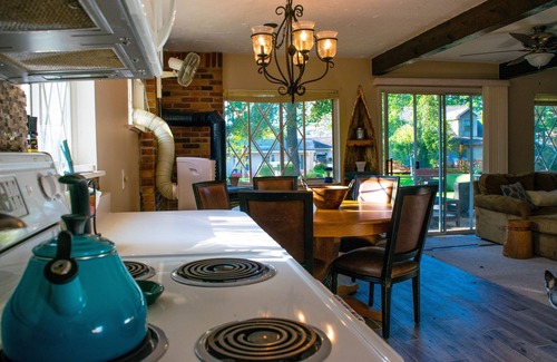 Cadillac House | Hideaway Chalet-Cozy, Comfortable, and Quite! On Canal with Large Outdoor space