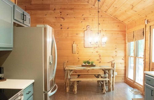 Ellijay Cabin | Hideaway Creek - Next to Roo Vineyard, Creek, Hot Tub, Fire Pit, Dog Friendly