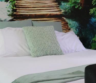Mapleton Villa | Hideaway Falls - Evergreen Cottage