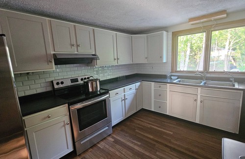 Falmouth House | Hideaway on the Lake