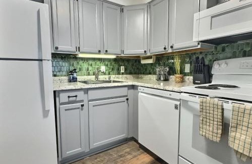 Killington Apartment | Hideaway Retreat- Pool, HotTub, Sauna, Gym
