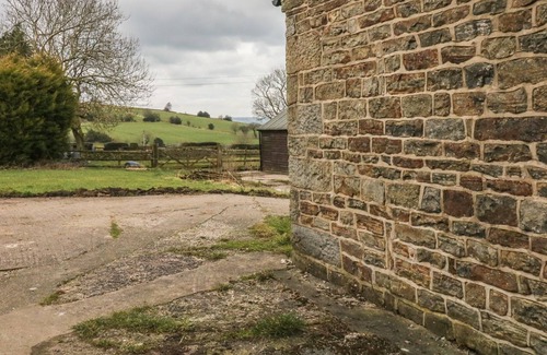 Leek Other | HIDEAWAY, romantic, character holiday cottage, with a garden in Leek