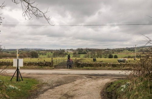 Leek Other | HIDEAWAY, romantic, character holiday cottage, with a garden in Leek