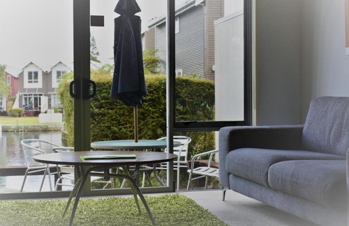 Mourea House | Hideaway Rotorua Waterfront House