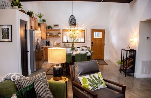Eagle Rock House | Hideaway South Secluded & Dog-Friendly on Table Rock Lake-close to Eureka Sprngs