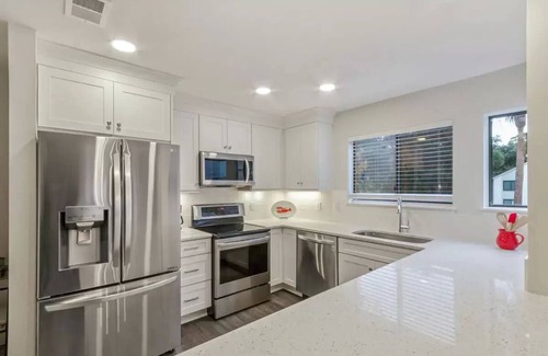 Hilton Head Island Villa | HIDEAWAY VILLA: Walk to Beach & Coligny, Pool & Tennis, 3BR/3.5 BA