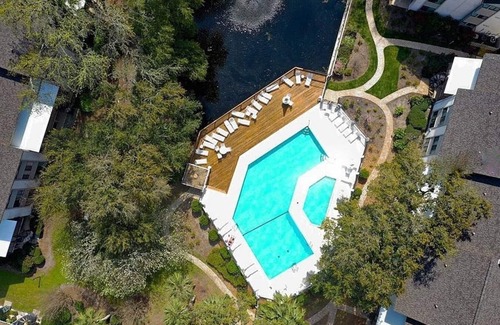 Hilton Head Island Villa | HIDEAWAY VILLA: Walk to Beach & Coligny, Pool & Tennis, 3BR/3.5 BA