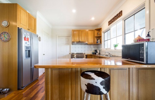 Rye House | Hideout in Rye - Luxury resort style holiday home with Pool/Spa & Tennis Court
