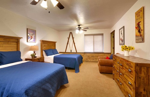 Moab South Valley Bed & Breakfast | Hideout @ the Rim - Bonnie & Clyde Suite