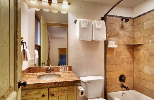 Moab South Valley Bed & Breakfast | Hideout @ the Rim - Butch & Sundance Suite