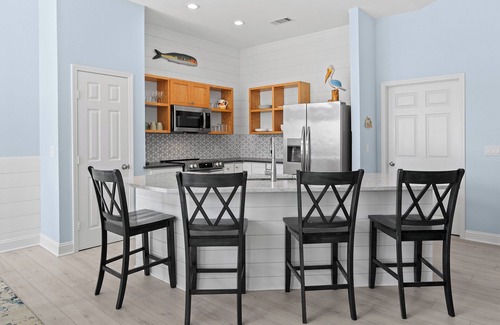 Tang-O-Mar House | Hideout – Updated! Pet Friendly, Golf Cart, Walk to Beach!