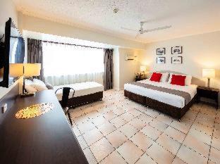 Cairns Central Business District Hotel | Hides Hotel