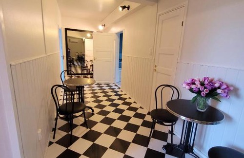 Aanekoski House | Hietaman Vierastalo Banksy