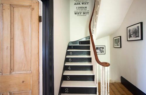 Bristol House | higgihaus 5 Bed Sleeps up to 14 Big Groups Best Location