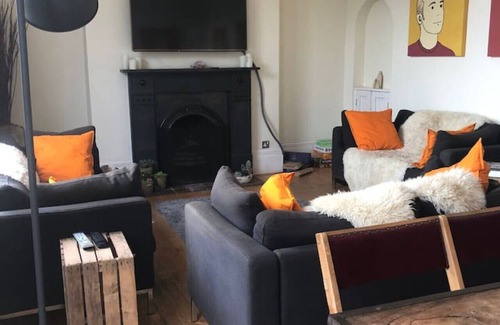 Cotham House | higgihaus 7 Bed Sleeps up to 18 Big Groups