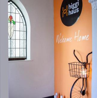Bristol House | higgihaus 7 Bed Sleeps up to 18 Big Groups Best Location