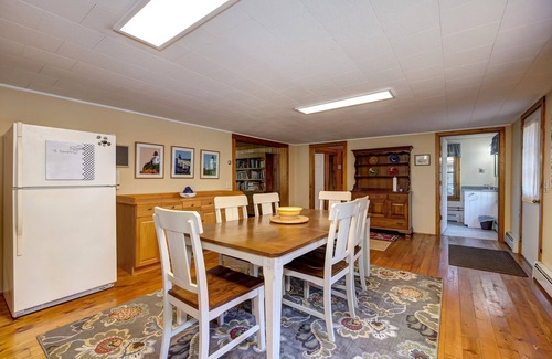 Bernard House | Higgins Cottage: Walking Distance to Back Beach and Thurston's Lobster Pound