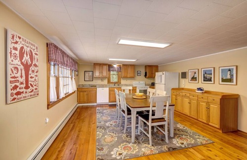Bernard House | Higgins Cottage: Walking Distance to Back Beach and Thurston's Lobster Pound