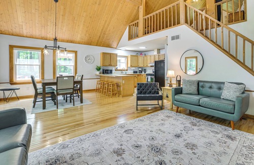 Higgins Lake Cabin | Higgins Lake Retreat w/Dock Access + Beach Nearby
