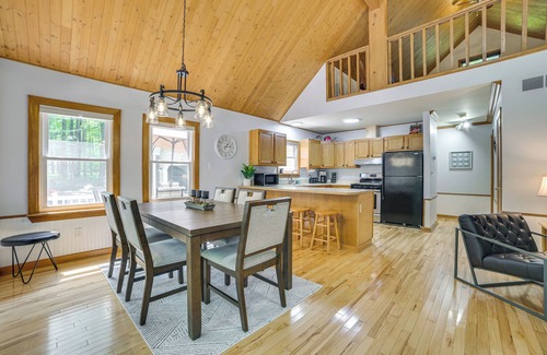 Higgins Lake Cabin | Higgins Lake Retreat w/Dock Access + Beach Nearby