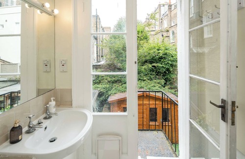 Campden House | High-ceiling Gorgerous Victorian flat with private garden - 3 mins to Hyde Park