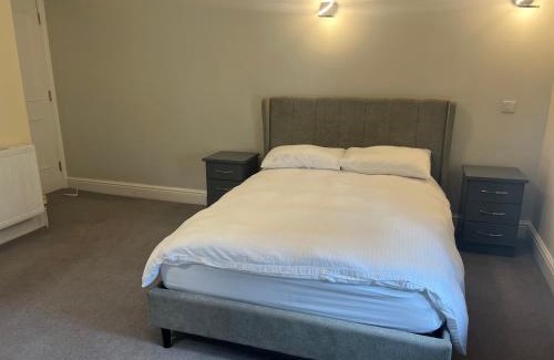 Pontyclun Hotel | High Corner Hotel