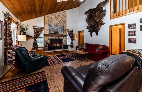 Ruidoso Cabin | High Cotton, 3 Bedroom, Sleeps 8, Forest View