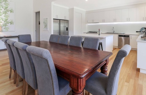Mountain Bay House | High Country Lodge - Purpose built Accommodation for two families