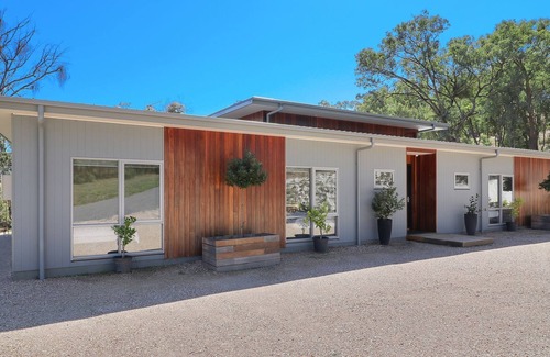 Mountain Bay House | High Country Lodge - Purpose built Accommodation for two families