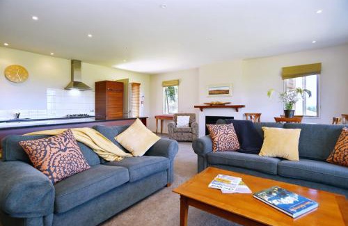 Windwhistle Villa | High Country Villa 239 - Canterbury Terrace Downs