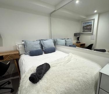 West Kensington Apartment | High Deluxe Standard flat for 6 people in the heart of London