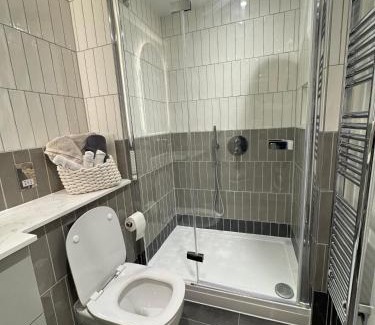 West Kensington Apartment | High Deluxe Standard flat for 6 people in the heart of London