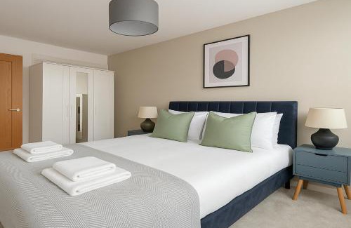 Shepherd's Bush Apartment | High-End 2 Bed Flat near Westfield London