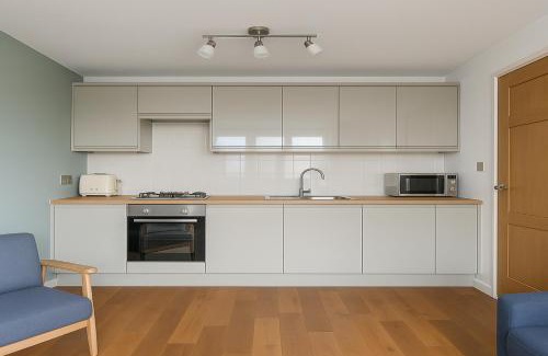 Shepherd's Bush Apartment | High-End 2 Bed Flat near Westfield London