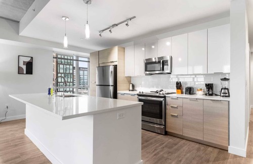 Boston Apartment | high-end 3BR 2BA condo with spectacular View