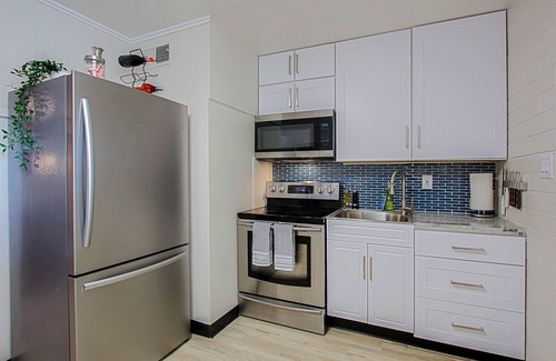 Scottsdale Apartment | High End Area, Live & Work in this Cute 1 Bedroom!