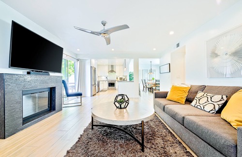 San Clemente Condo | High-end beach condo with private hot tub - walk to Calafia Beach